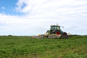 eal-group-contractors-baling-cartage-raking-mowing-wrapping-51