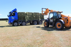 eal-group-contractors-baling-cartage-raking-mowing-wrapping-2