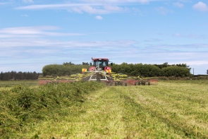 eal-group-contractors-baling-cartage-raking-mowing-wrapping-30